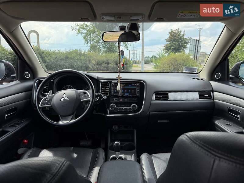 Внедорожник / Кроссовер Mitsubishi Outlander 2014 в Кривом Роге