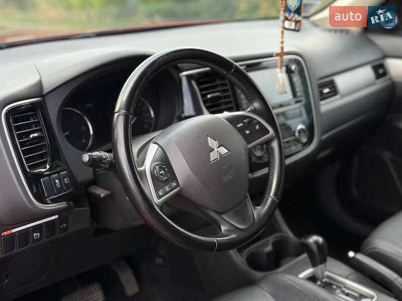 Внедорожник / Кроссовер Mitsubishi Outlander 2014 в Кривом Роге
