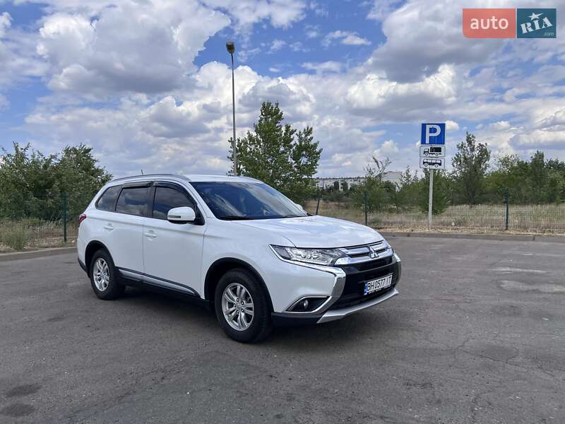 Внедорожник / Кроссовер Mitsubishi Outlander 2016 в Вознесенске