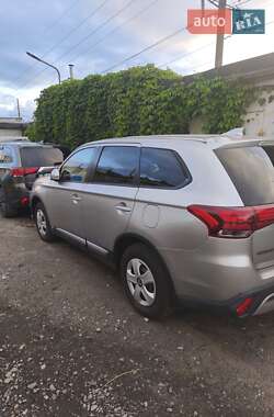 Внедорожник / Кроссовер Mitsubishi Outlander 2021 в 