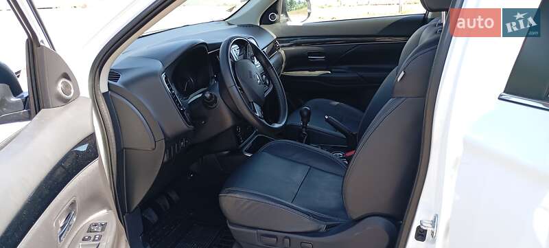 Позашляховик / Кросовер Mitsubishi Outlander 2014 в Апостоловому