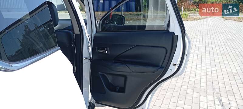 Позашляховик / Кросовер Mitsubishi Outlander 2014 в Апостоловому