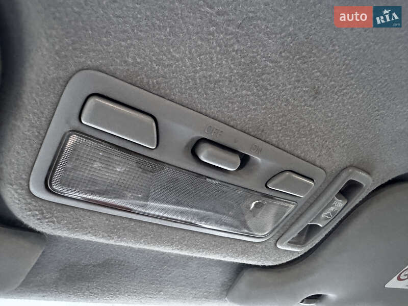 Внедорожник / Кроссовер Mitsubishi Outlander 2003 в Киеве