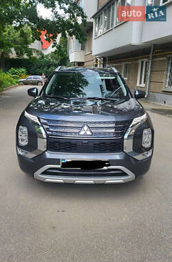 Внедорожник / Кроссовер Mitsubishi Outlander 2024 в Дергачах