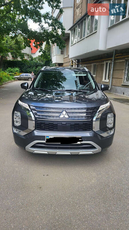 Внедорожник / Кроссовер Mitsubishi Outlander 2024 в Дергачах фото Внедорожник / Кроссовер Mitsubishi Outlander 2024 в Дергачах