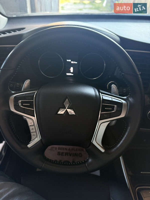 Внедорожник / Кроссовер Mitsubishi Outlander 2018 в Десне