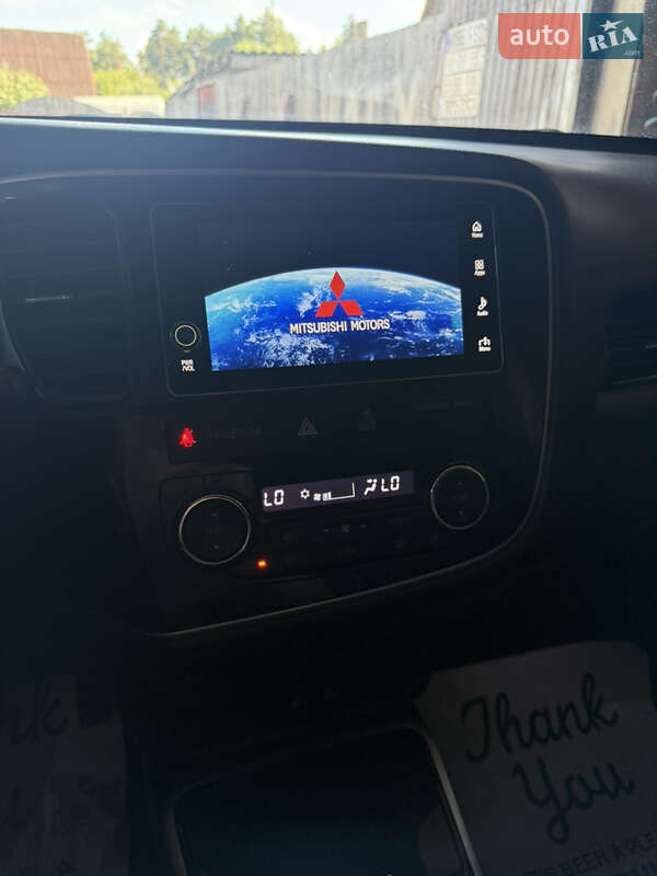 Внедорожник / Кроссовер Mitsubishi Outlander 2018 в Десне