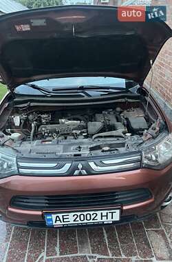 Позашляховик / Кросовер Mitsubishi Outlander 2013 в 
