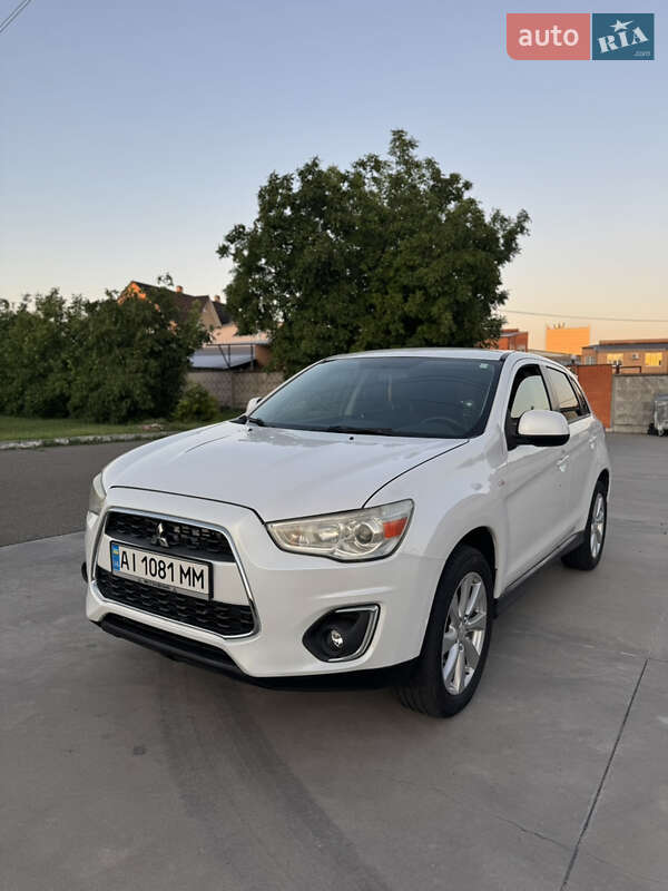 Внедорожник / Кроссовер Mitsubishi Outlander 2015 в Вышгороде