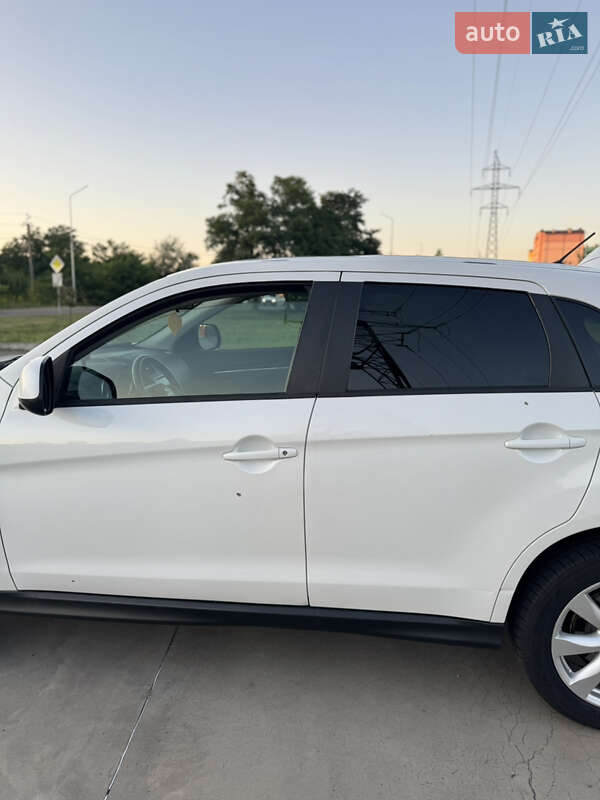 Внедорожник / Кроссовер Mitsubishi Outlander 2015 в Вышгороде