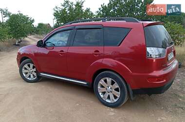Внедорожник / Кроссовер Mitsubishi Outlander 2013 в 