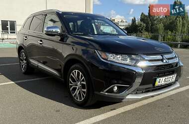 Внедорожник / Кроссовер Mitsubishi Outlander 2016 в Киеве