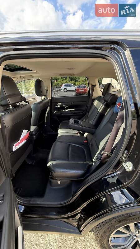 Внедорожник / Кроссовер Mitsubishi Outlander 2016 в Киеве