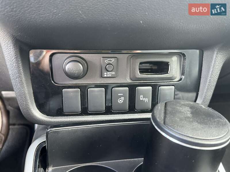 Внедорожник / Кроссовер Mitsubishi Outlander 2016 в Киеве