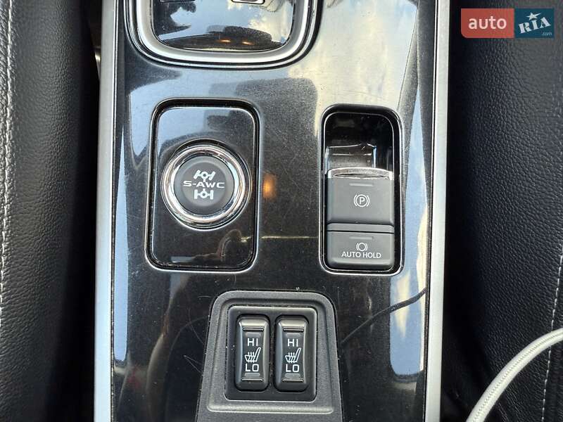 Внедорожник / Кроссовер Mitsubishi Outlander 2016 в Киеве