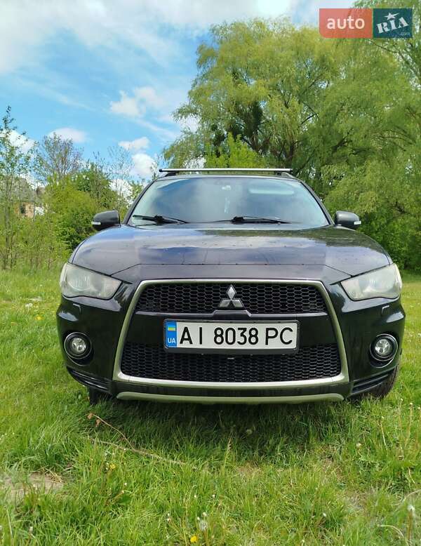 Внедорожник / Кроссовер Mitsubishi Outlander 2010 в Звягеле