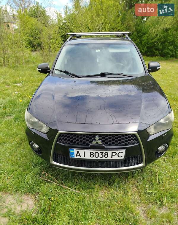 Внедорожник / Кроссовер Mitsubishi Outlander 2010 в Звягеле