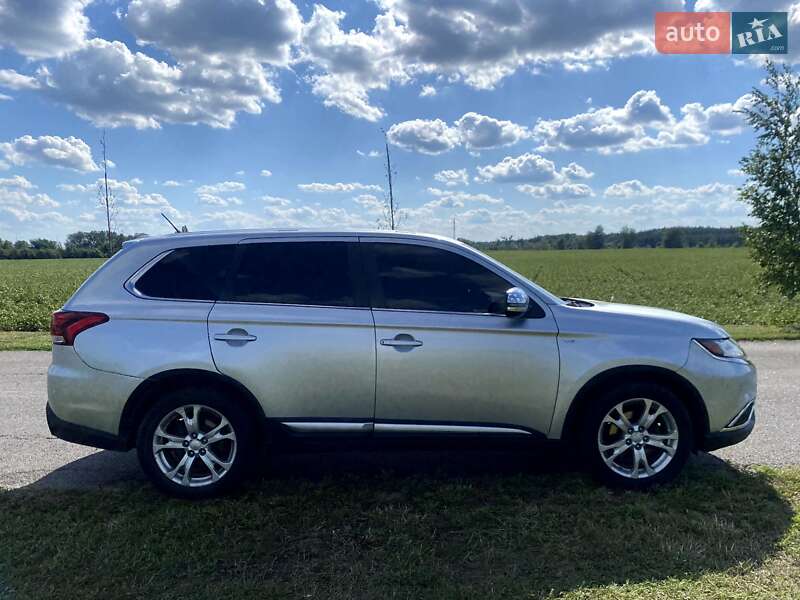 Позашляховик / Кросовер Mitsubishi Outlander 2013 в Полтаві фото 8 Позашляховик / Кросовер Mitsubishi Outlander 2013 в Полтаві