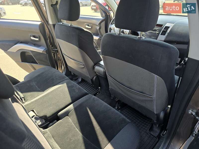 Позашляховик / Кросовер Mitsubishi Outlander 2012 в Києві