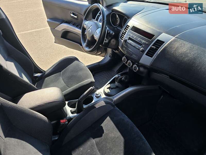 Позашляховик / Кросовер Mitsubishi Outlander 2012 в Києві