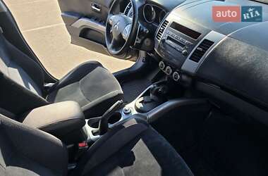 Внедорожник / Кроссовер Mitsubishi Outlander 2012 в 