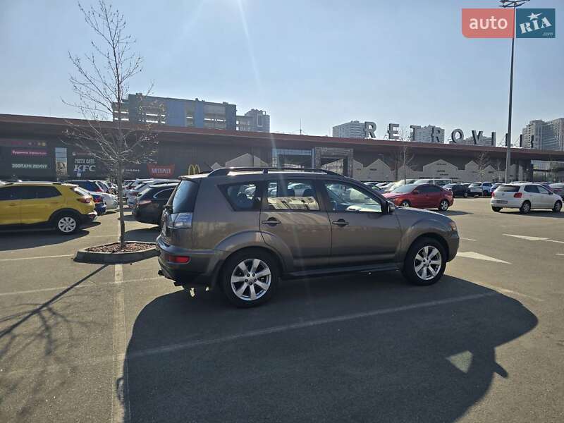 Позашляховик / Кросовер Mitsubishi Outlander 2012 в Києві