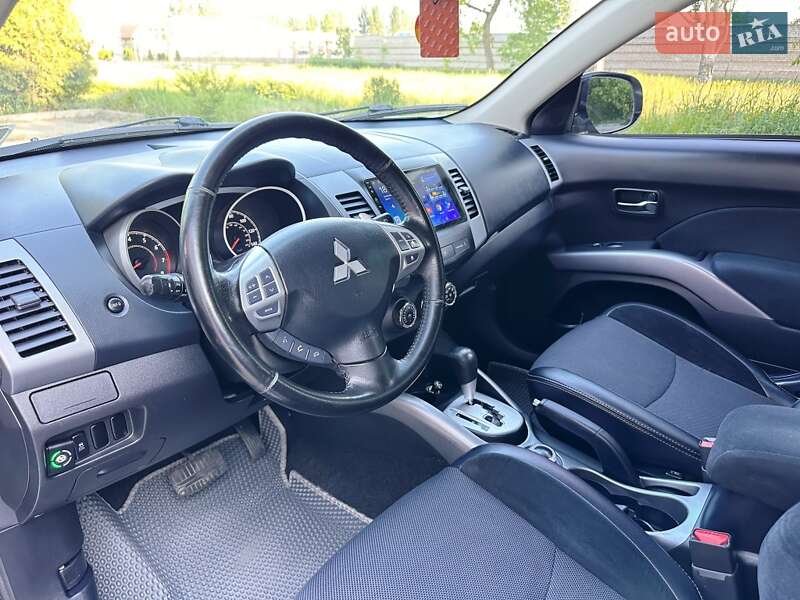 Внедорожник / Кроссовер Mitsubishi Outlander 2013 в Запорожье