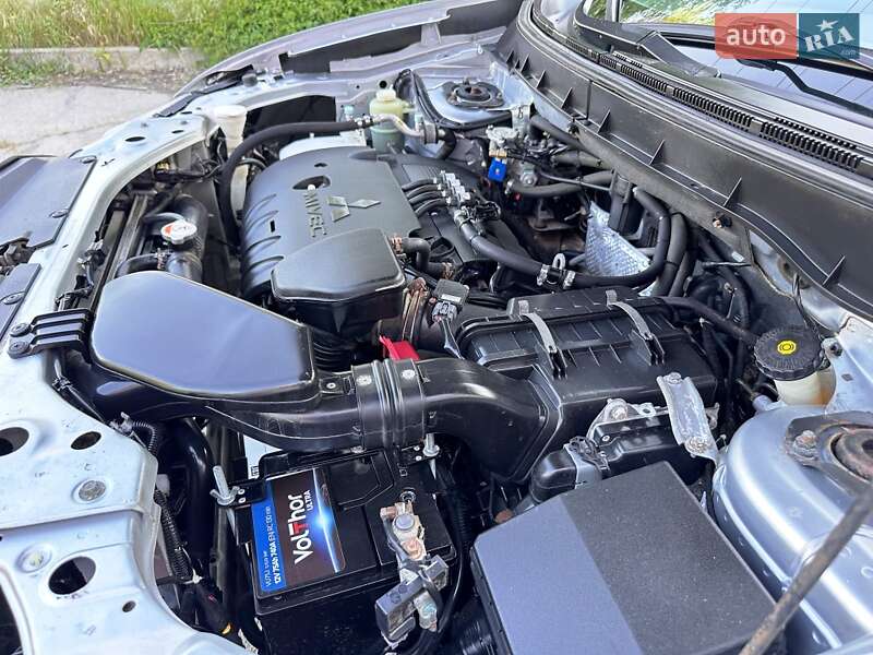 Внедорожник / Кроссовер Mitsubishi Outlander 2013 в Запорожье