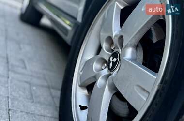 Внедорожник / Кроссовер Mitsubishi Outlander 2009 в 