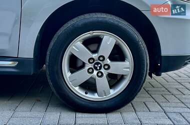 Внедорожник / Кроссовер Mitsubishi Outlander 2009 в 