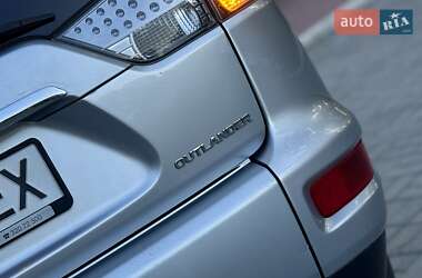 Внедорожник / Кроссовер Mitsubishi Outlander 2009 в 