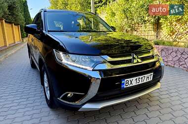 Внедорожник / Кроссовер Mitsubishi Outlander 2016 в Хмельницком
