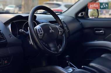 Внедорожник / Кроссовер Mitsubishi Outlander 2009 в 