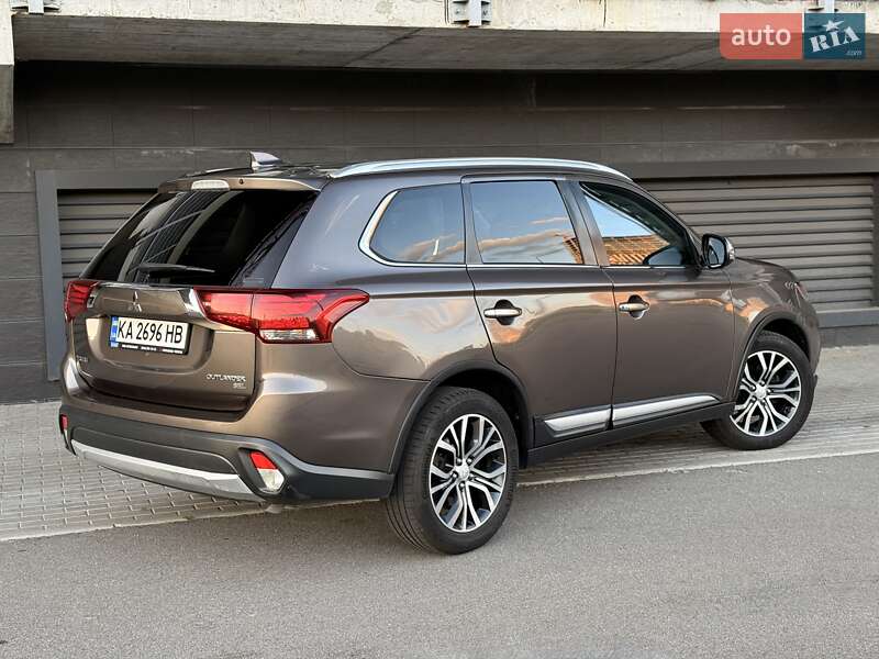 Внедорожник / Кроссовер Mitsubishi Outlander 2017 в Киеве