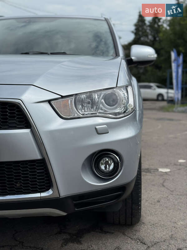 Внедорожник / Кроссовер Mitsubishi Outlander 2010 в Дубно