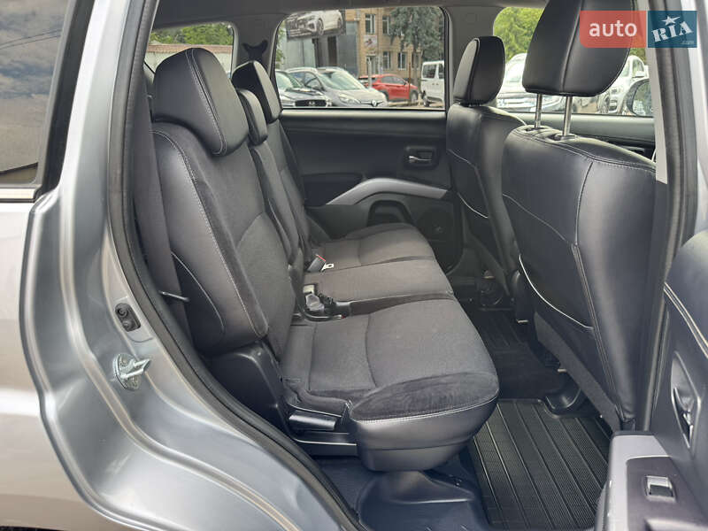 Внедорожник / Кроссовер Mitsubishi Outlander 2010 в Дубно