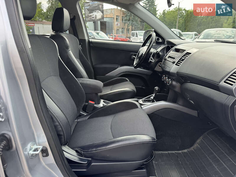 Внедорожник / Кроссовер Mitsubishi Outlander 2010 в Дубно