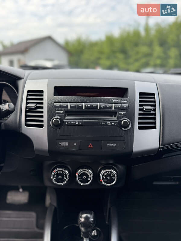 Внедорожник / Кроссовер Mitsubishi Outlander 2010 в Дубно