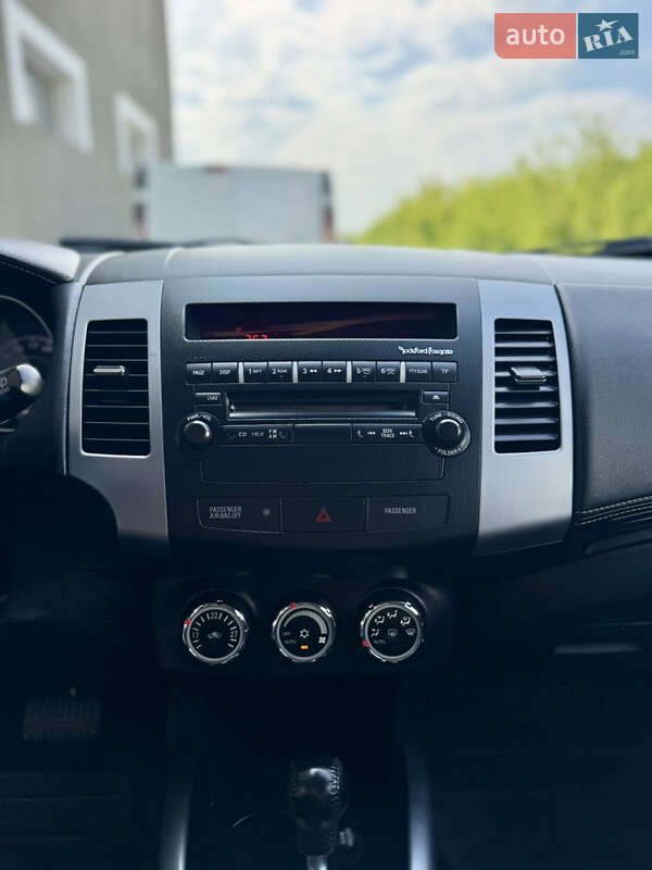Внедорожник / Кроссовер Mitsubishi Outlander 2010 в Дубно