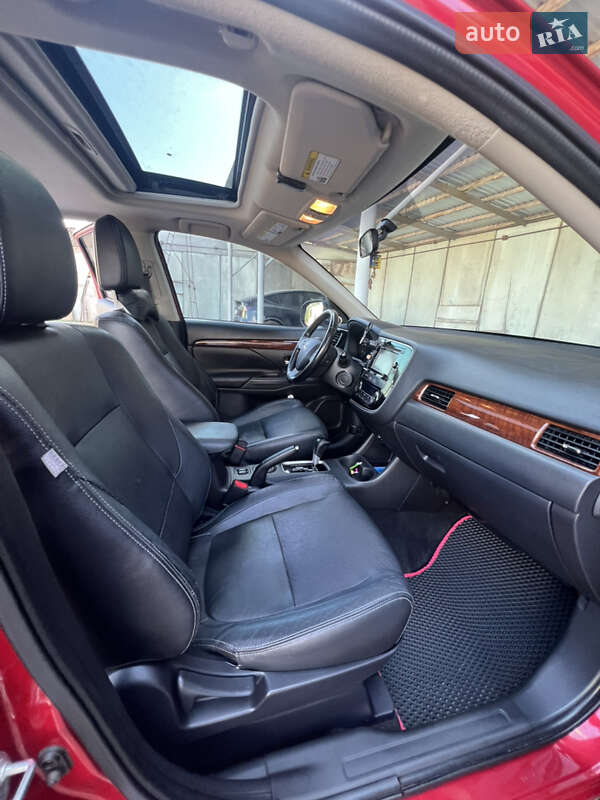 Позашляховик / Кросовер Mitsubishi Outlander 2014 в Житомирі
