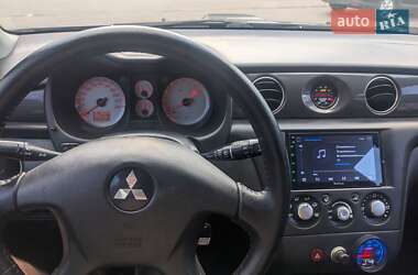 Внедорожник / Кроссовер Mitsubishi Outlander 2005 в  фото 3 Внедорожник / Кроссовер Mitsubishi Outlander 2005 в