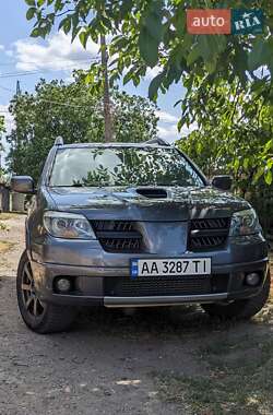 Внедорожник / Кроссовер Mitsubishi Outlander 2005 в  фото 8 Внедорожник / Кроссовер Mitsubishi Outlander 2005 в