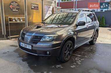 Внедорожник / Кроссовер Mitsubishi Outlander 2005 в  фото 39 Внедорожник / Кроссовер Mitsubishi Outlander 2005 в