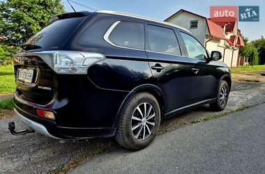 Внедорожник / Кроссовер Mitsubishi Outlander 2014 в 