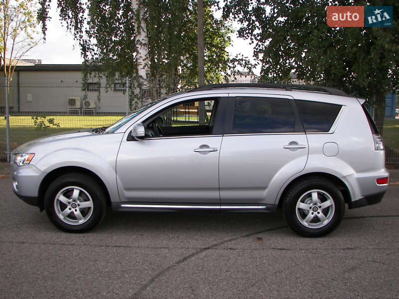 Позашляховик / Кросовер Mitsubishi Outlander 2011 в Турці