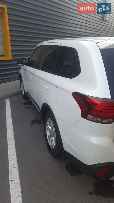 Внедорожник / Кроссовер Mitsubishi Outlander 2021 в Киеве