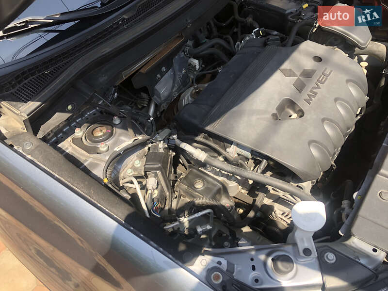 Позашляховик / Кросовер Mitsubishi Outlander 2019 в Одесі