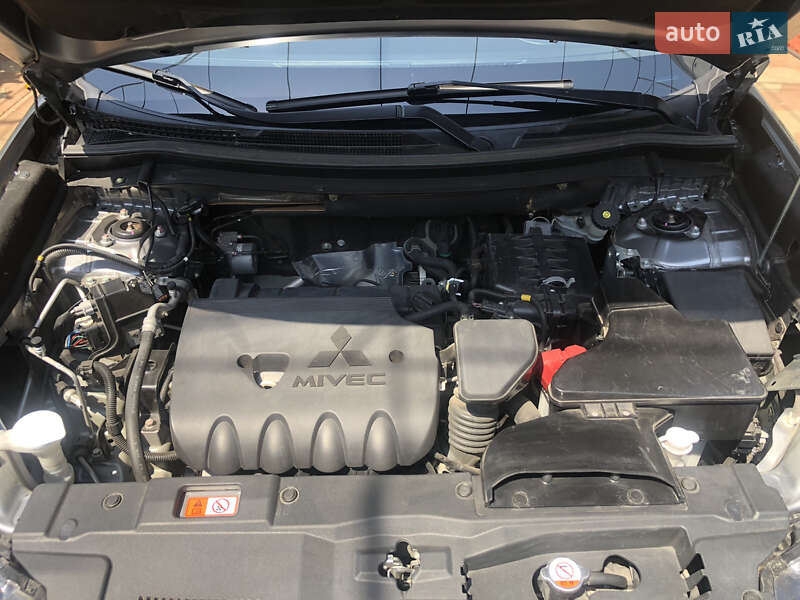 Позашляховик / Кросовер Mitsubishi Outlander 2019 в Одесі