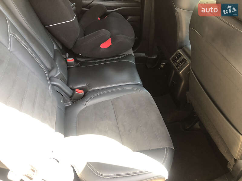 Позашляховик / Кросовер Mitsubishi Outlander 2019 в Одесі