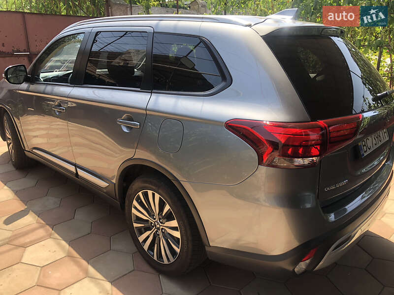 Позашляховик / Кросовер Mitsubishi Outlander 2019 в Одесі